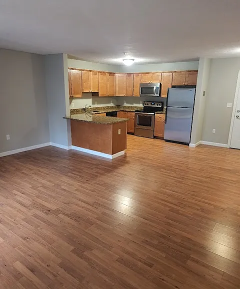 672 Bedford St #301 — Photo 2