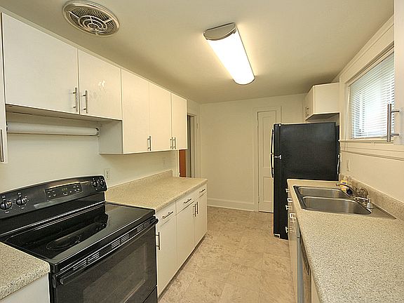 5th image of 100 Eastwood Lake Rd