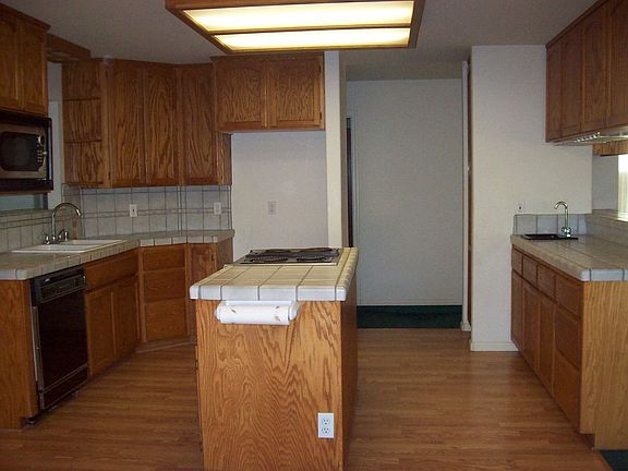 Spacious Kitchen, great for entertaining!