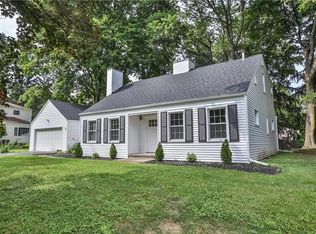 38 Shire Oaks Dr, Pittsford, NY 14534