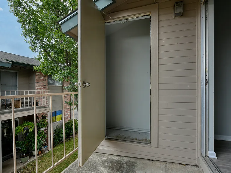 Army Boulevard Garden Apartments — Photo 7