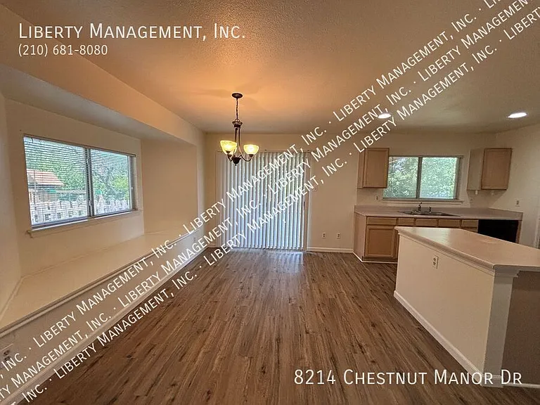 8214 Chestnut Manor Dr — Photo 6