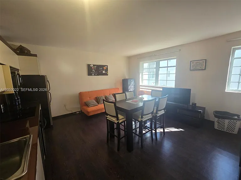 435 21st St #209 — Photo 7