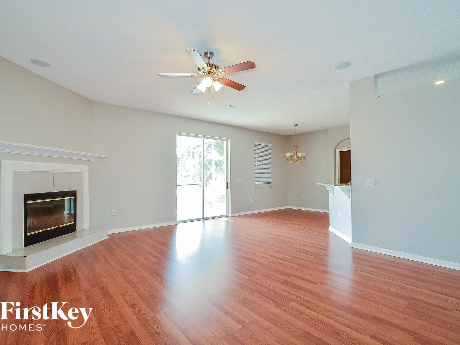 3 bed, 2.0 bath, 1786 sqft, $2,180 — Photo 2
