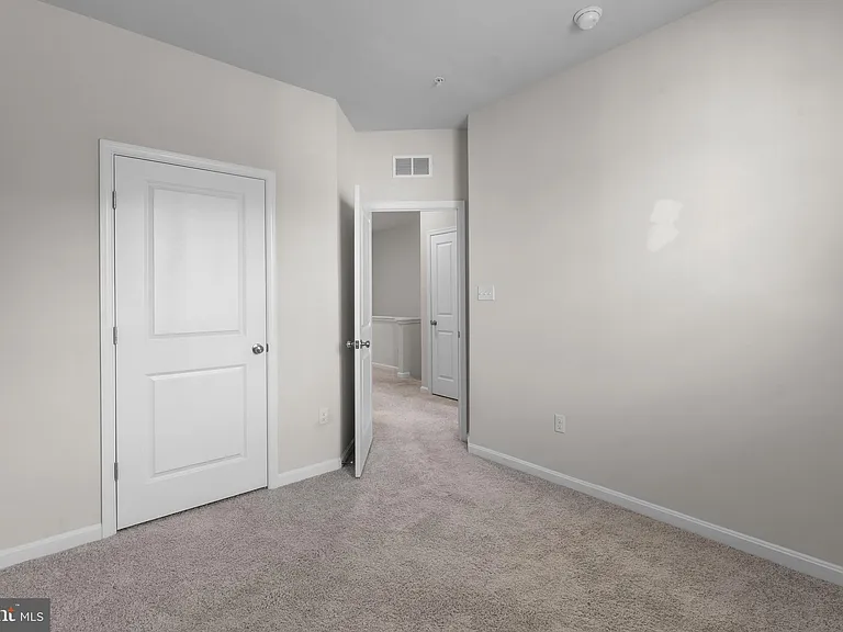 1756 Red Fox Trl — Photo 32