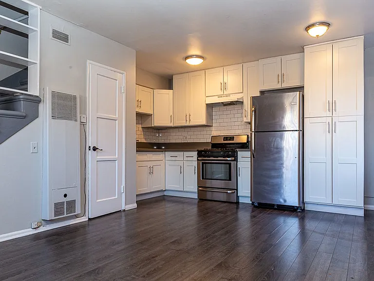 Townhome style apartments in up-and-coming Virgil Village with parking! — Photo 20
