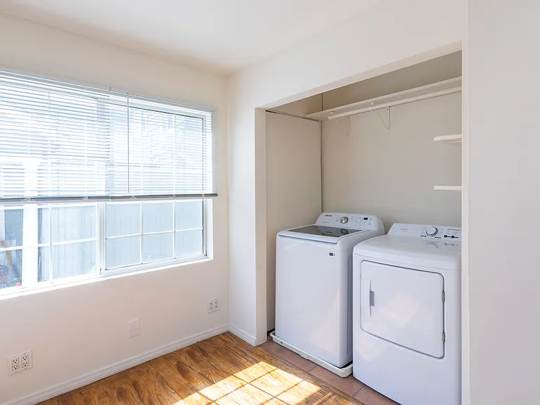 1014 N Gardner St #1015 — Photo 48