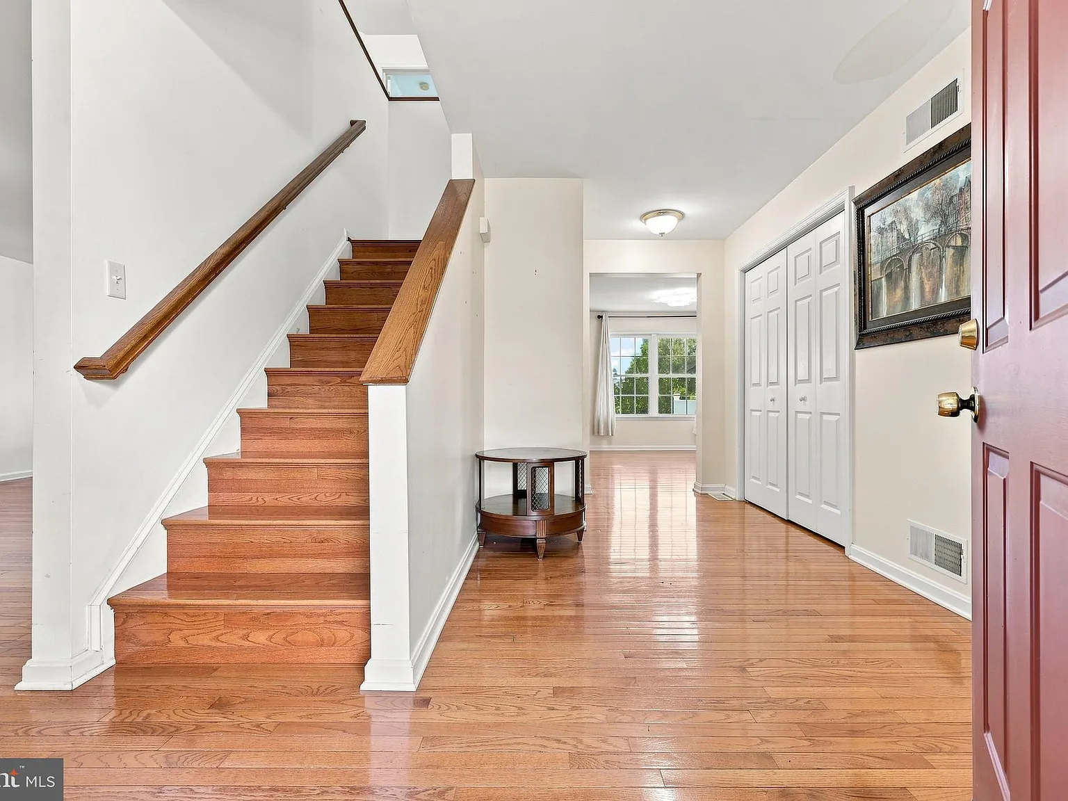 4 bed, 2.5 bath, 2304 sqft, $2,500 — Photo 4