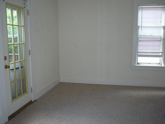 2nd image of 908A E Chambers St