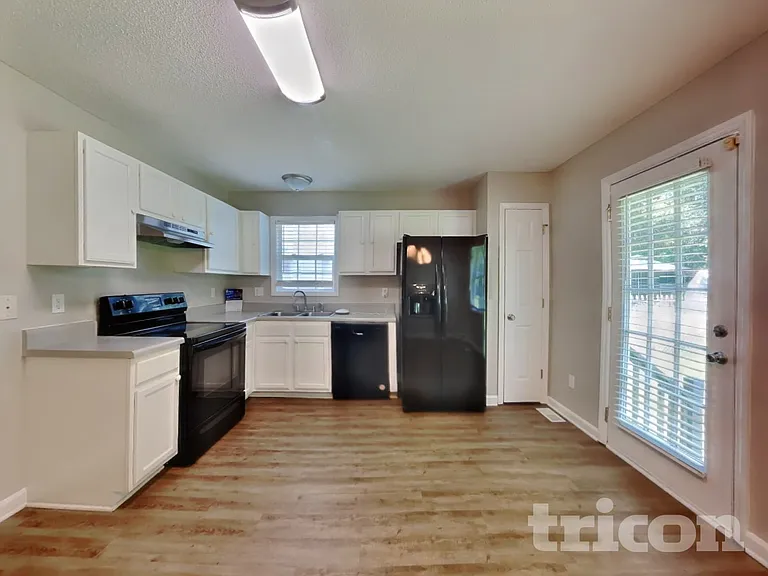 2112 McKinnon Dr — Photo 7