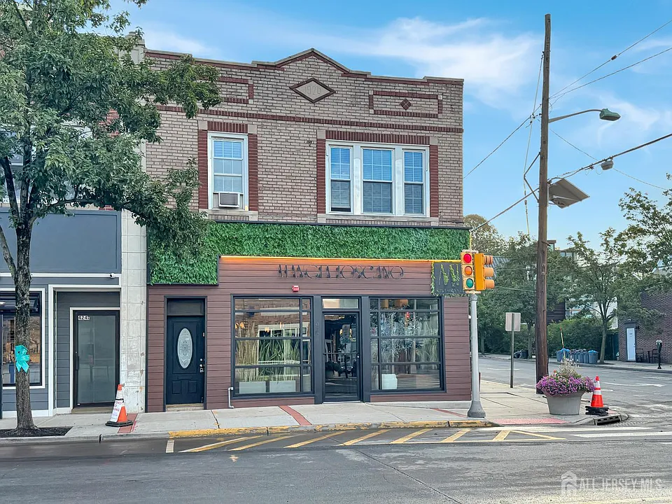 422 Main St