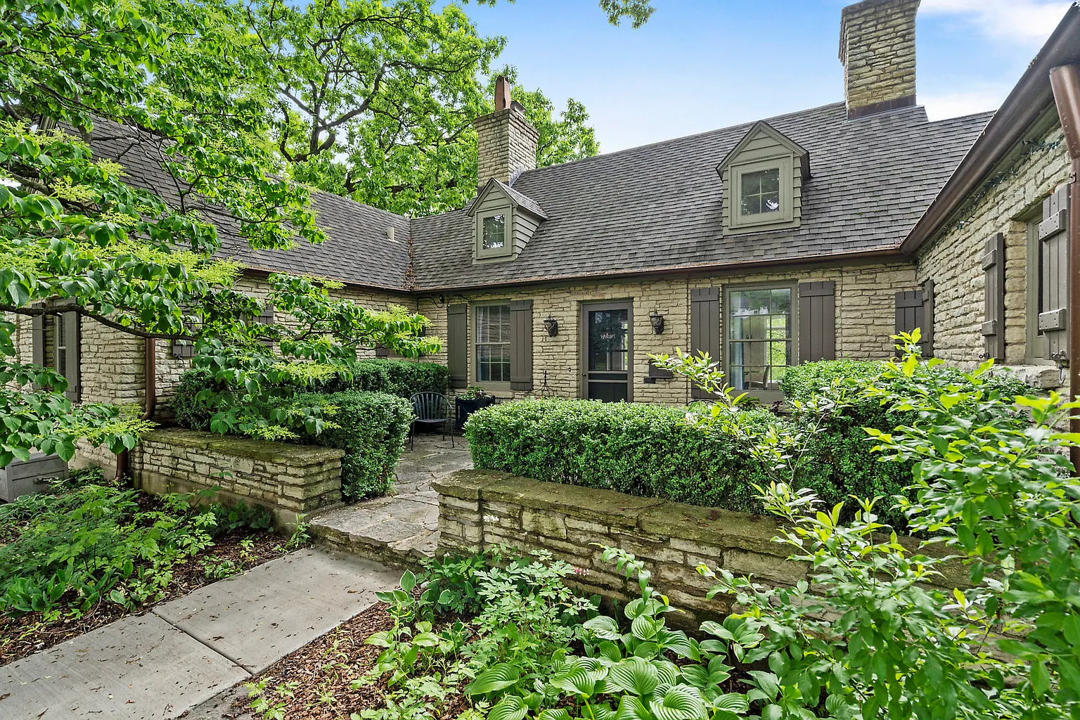 413 S River Ln photo 1
