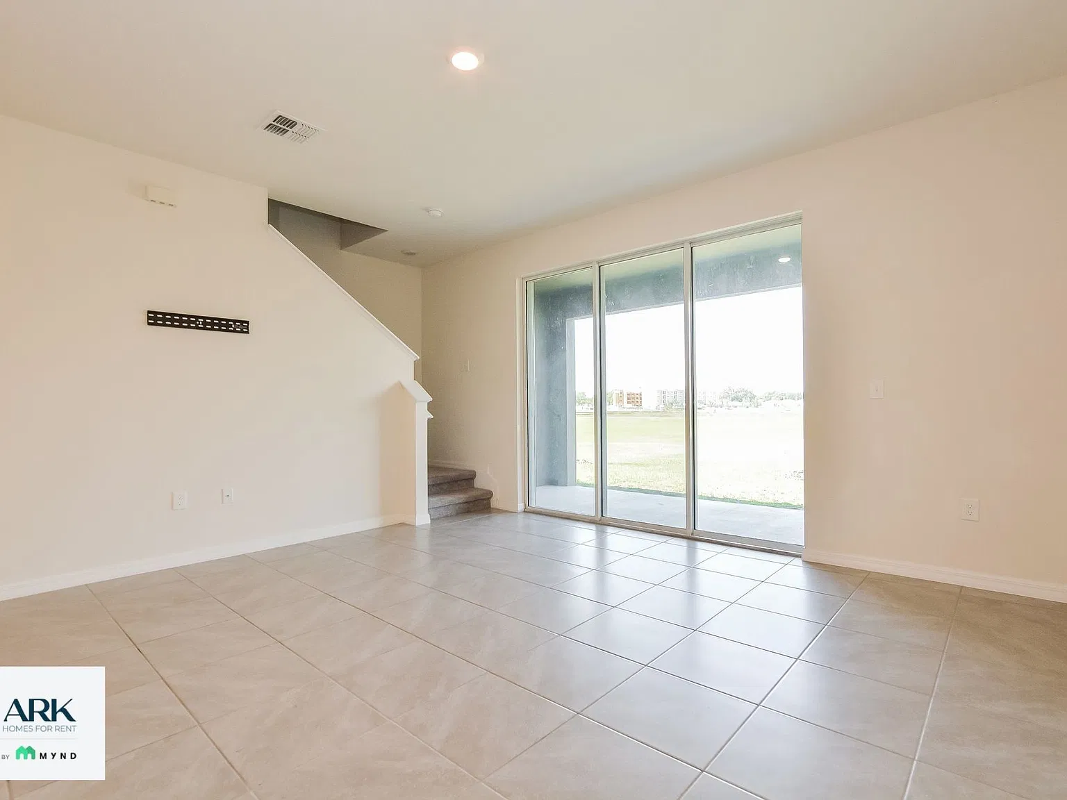 3 bed, 2.0 bath, 1673 sqft, $2,015 — Photo 4