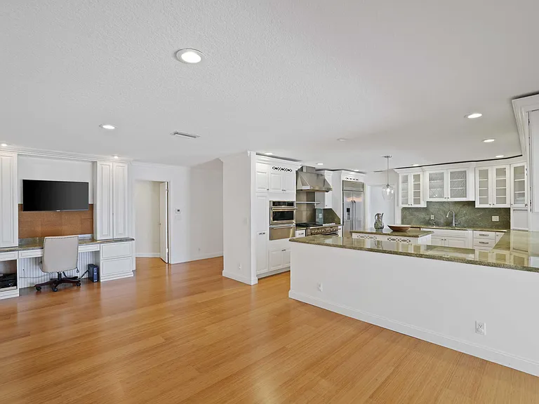 2204 Notre Dame Dr — Photo 24
