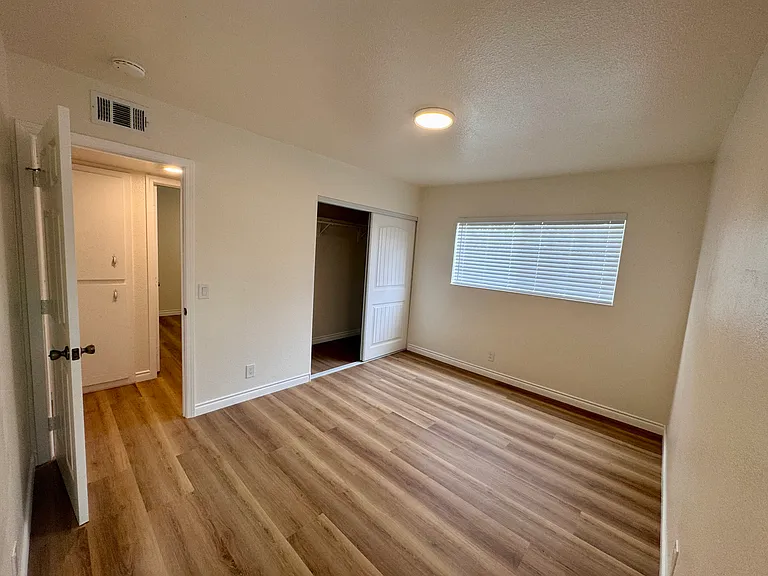 9855 Almeria Ave — Photo 15