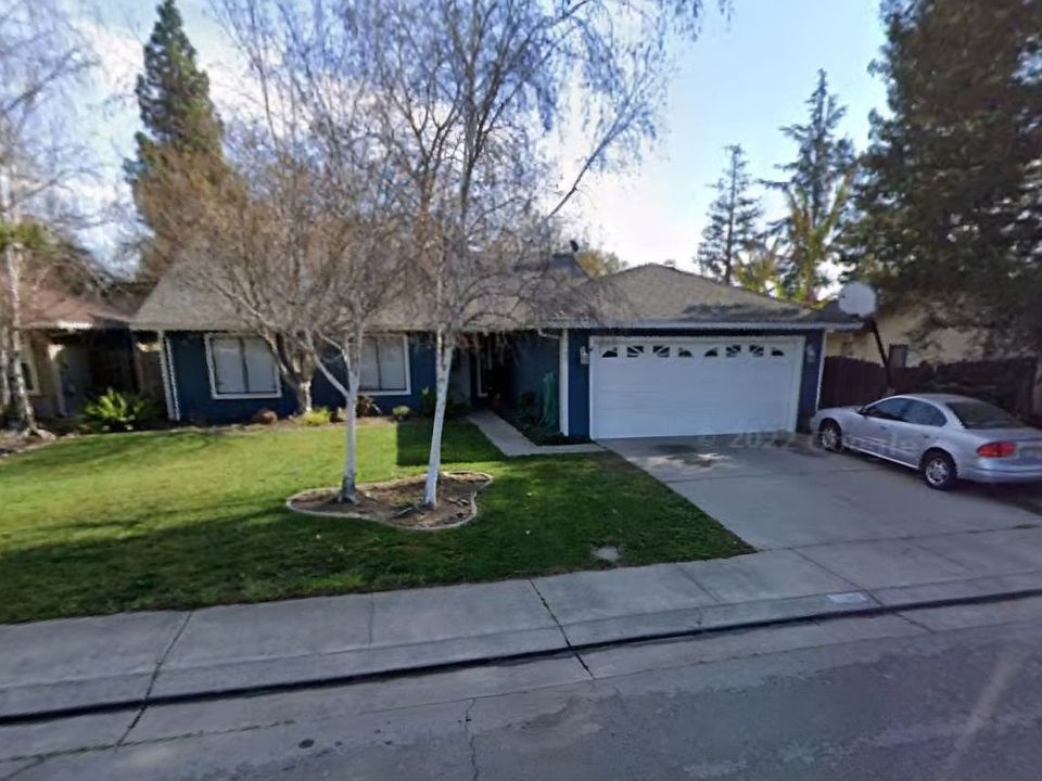 2nd image of 1602 Burgundy Dr