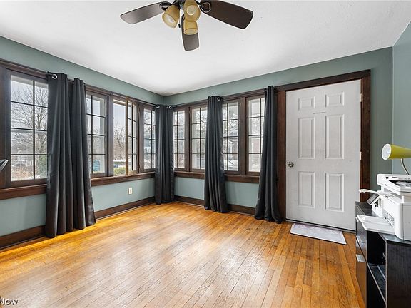 4th image of 258 W Main St
