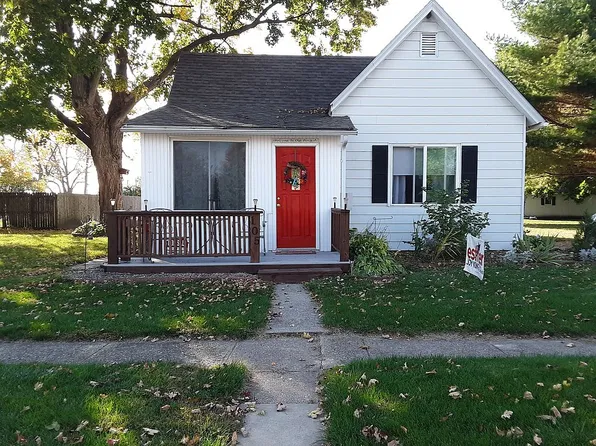 105 N State St, Atkinson, IL 61235