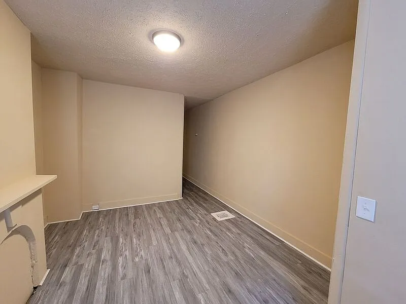3 bed, 1.0 bath, 1118 sqft, $1,200 — Photo 4