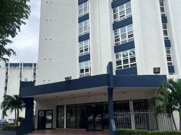 9682 Fontainebleau Blvd APT 709, Miami, FL 33172