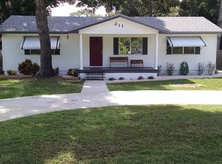 211 3rd St, Geneva, FL 32732