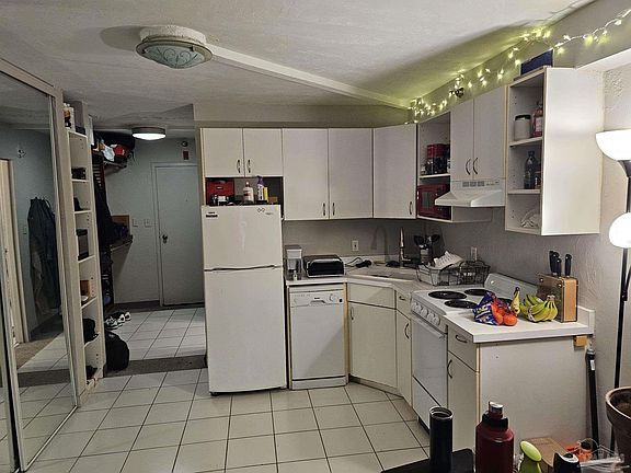 5th image of 224 E Garden St APT 111