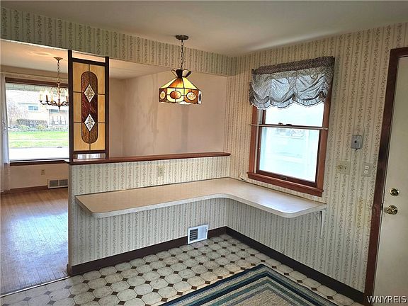 5th image of 85 Regent St