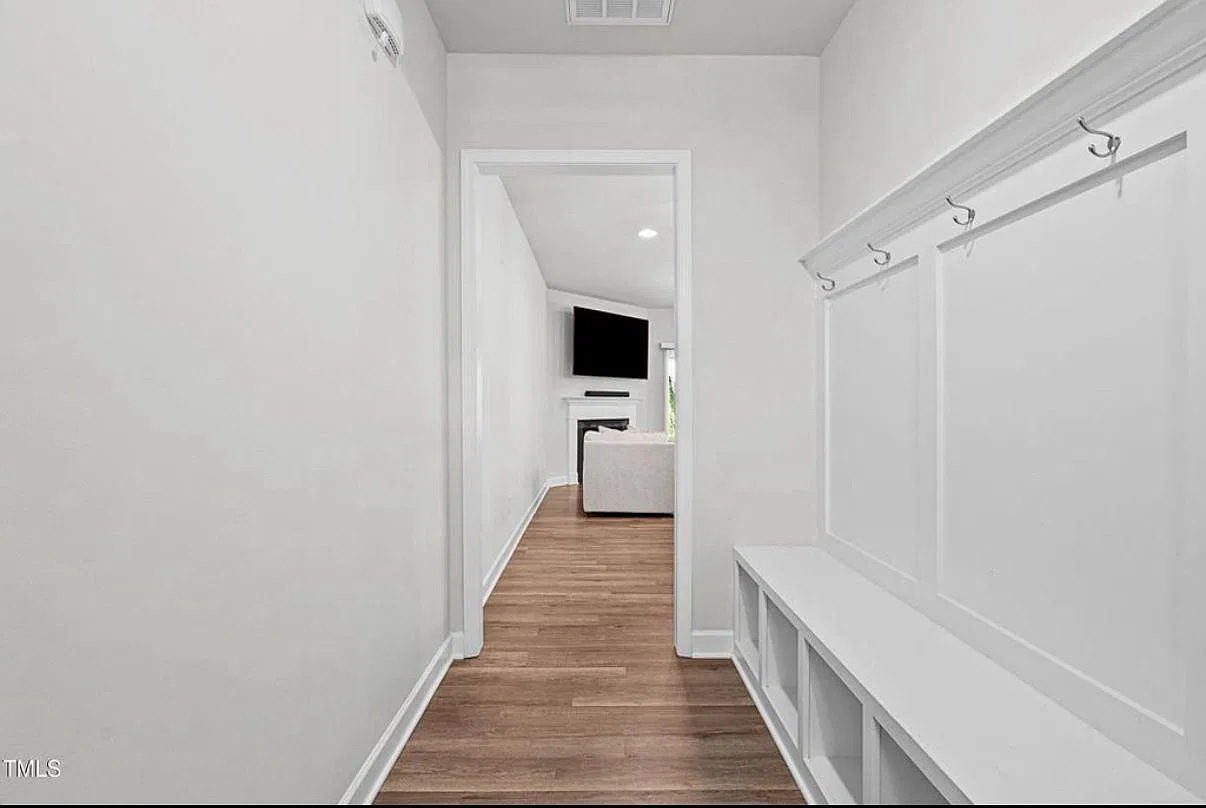 3 bed, 2.5 bath, 1515 sqft, $2,200 — Photo 2