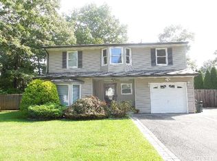 181 Coates Ave N, Ronkonkoma, NY 11779