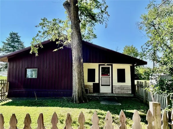 18460 McKinley Lake Rd, Parsons, KS 67357