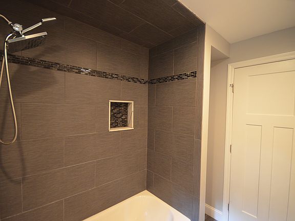 4th image of 100 Crescent Ave