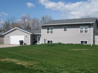 8809 Ann St, Omro, WI 54963