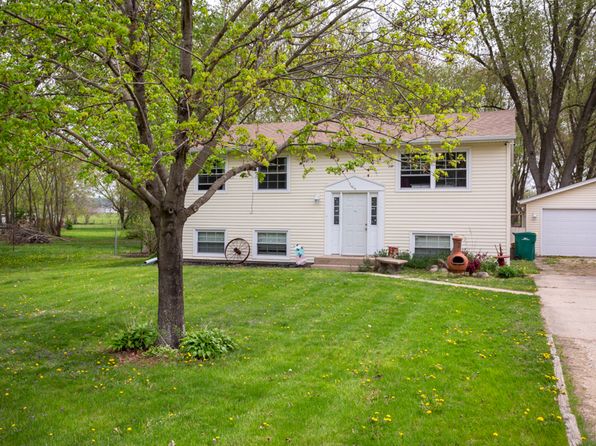 7912 Wagon Wheel Ln, Rockford, IL 61109