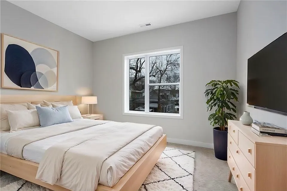 2 bed, 1180 sqft, $1,900 — Photo 2