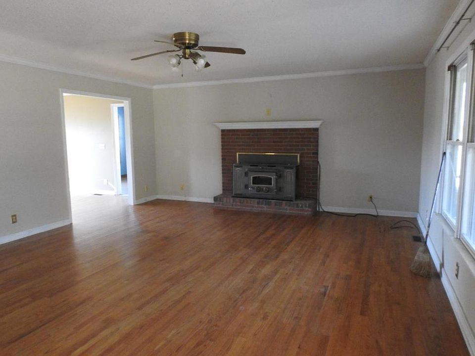 2nd image of 898 Roper Rd