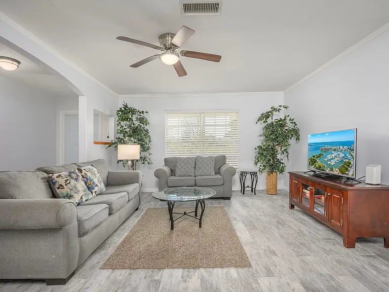 4215 Baird St — Photo 8