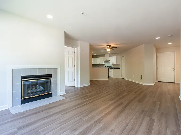 Bellevue Heights Apartments — Photo 26