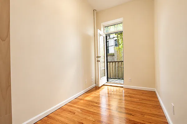 Bedroom, photo 1