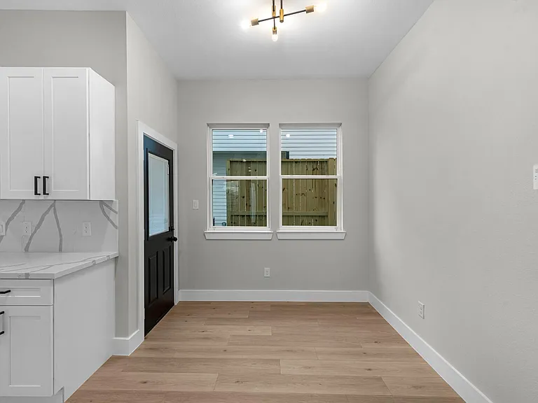 2348 Delafield St — Photo 9