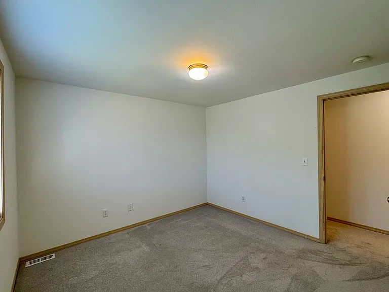 7470 Leeside Dr — Photo 22