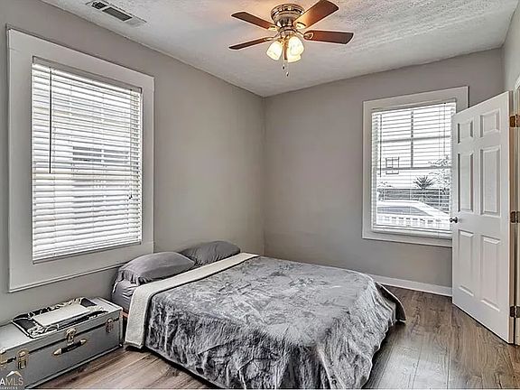 5th image of 506 Old Wheat St NE