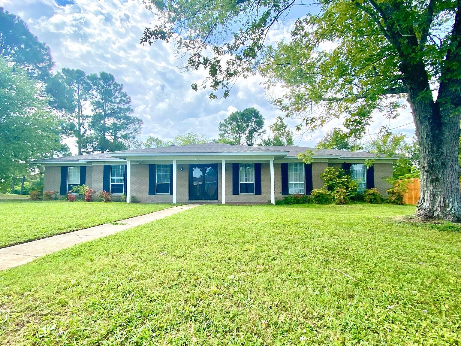 1001 Cleveland St, Tupelo, MS 38801 Zillow