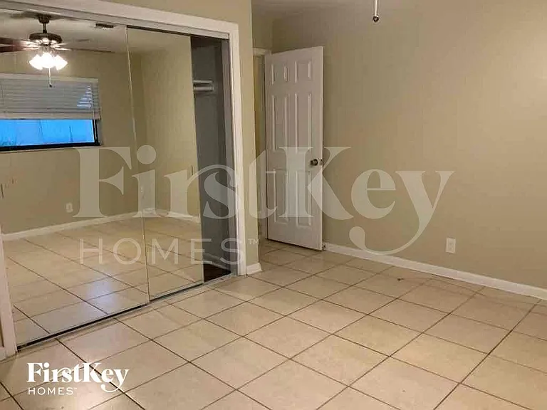 1302 Crest Dr — Photo 8