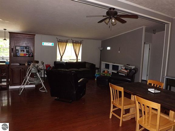 4th image of 311 Snow Hill Dr