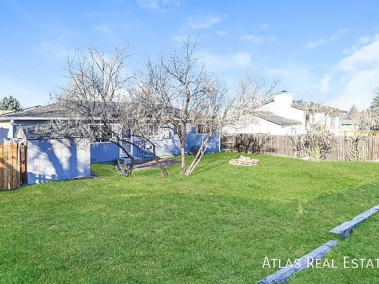 730 S Oakland St — Photo 14