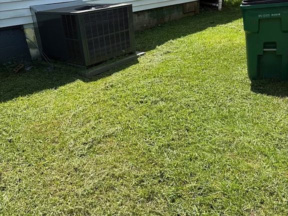 2nd image of 1050 N Clark St