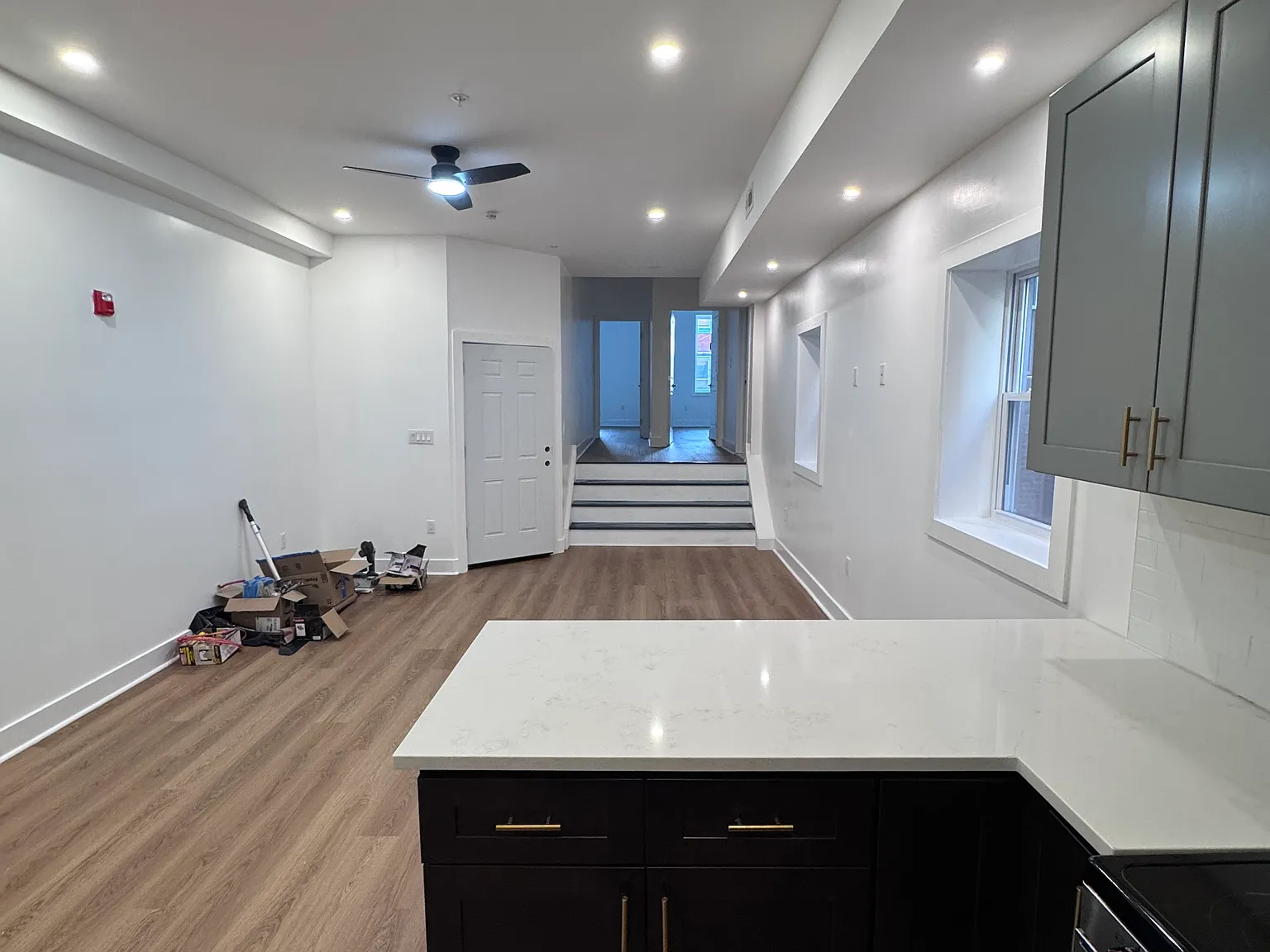3 bed, $3,000 — Photo 2