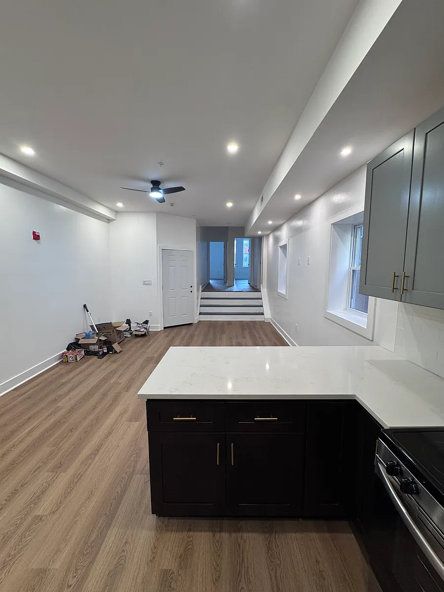 Building Photo - 647 N 16th St #3
