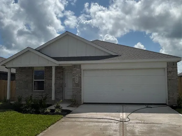 914 Constitution Dr, Bay City, TX 77414
