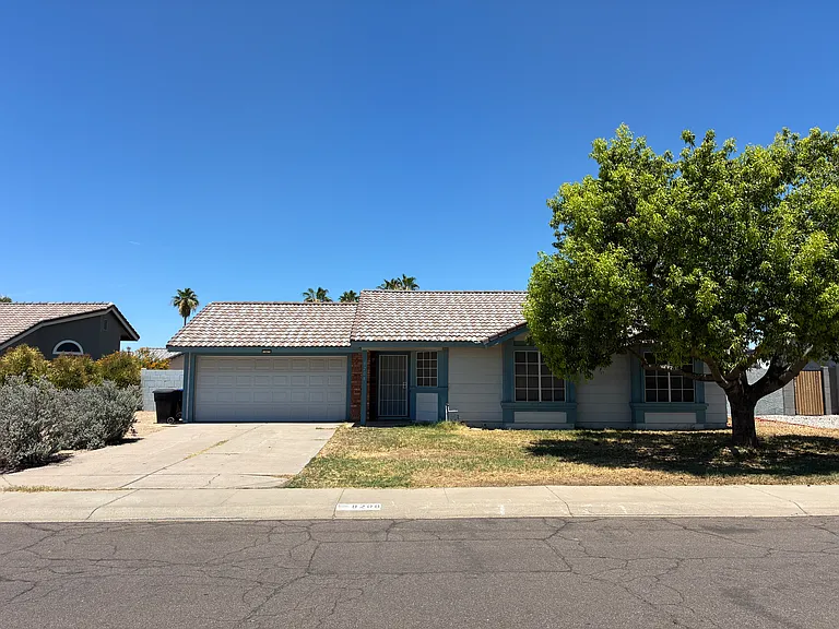 8208 W Columbine Dr — Photo 1